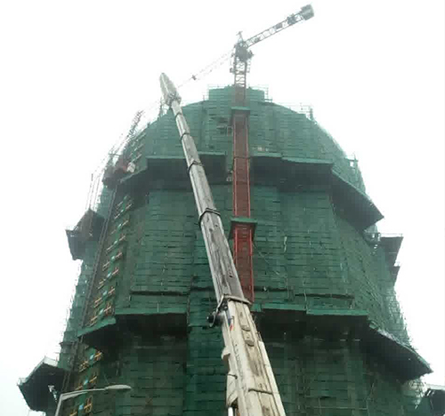 宣城市吊车在工地上作业